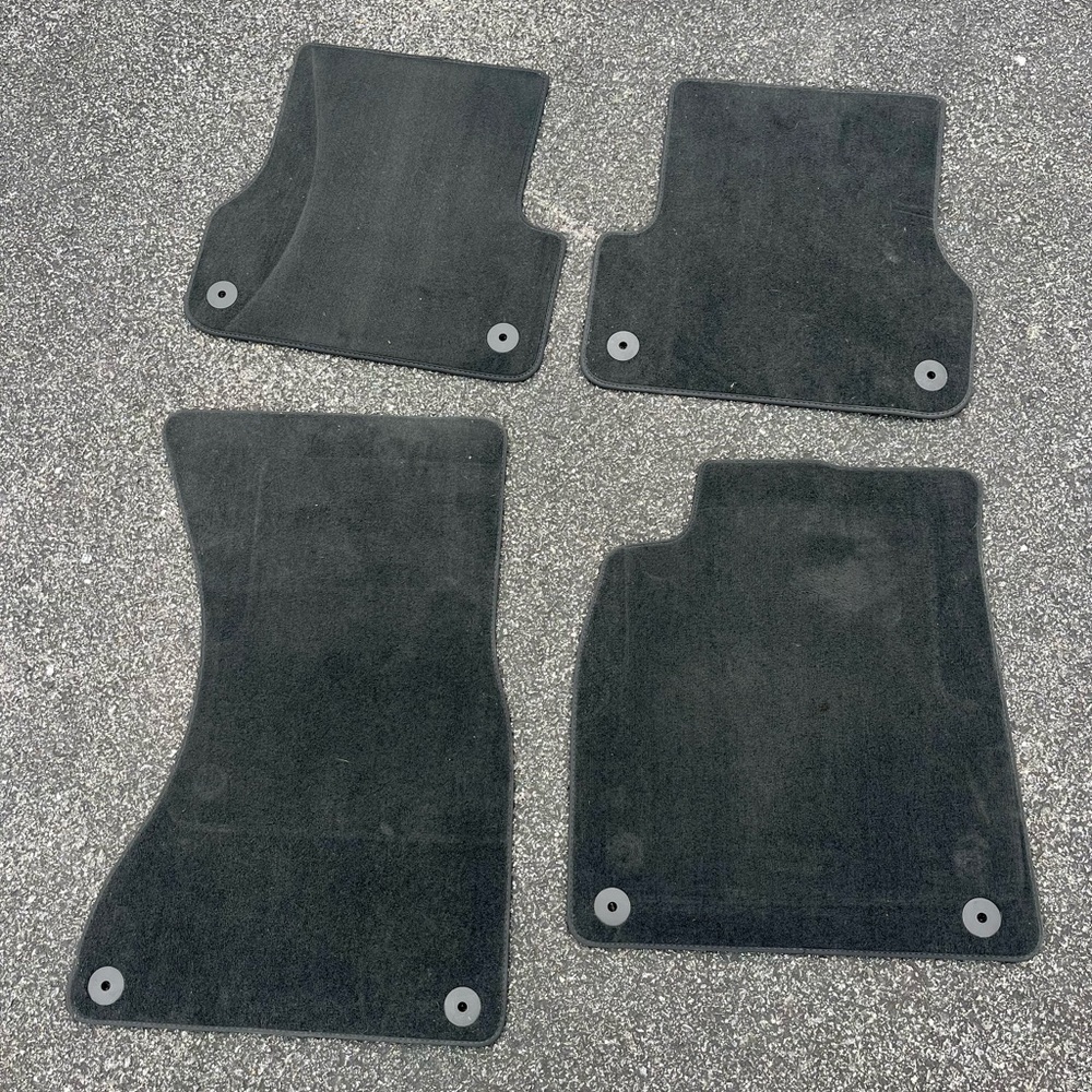 Audi A6 2018 floor mats (preowned)